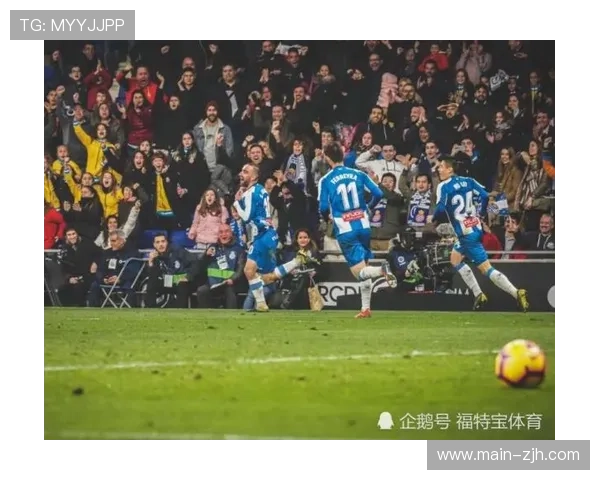 终场哨响，阿森纳球迷高歌庆祝九分领跑