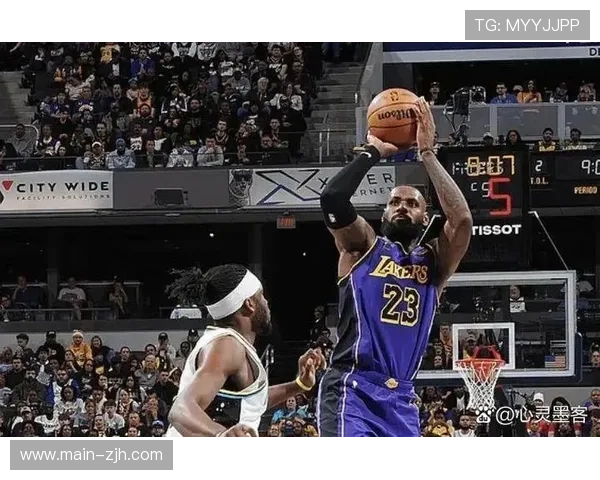 斯潘塞压哨单打詹姆斯成功，勇士半场领先湖人